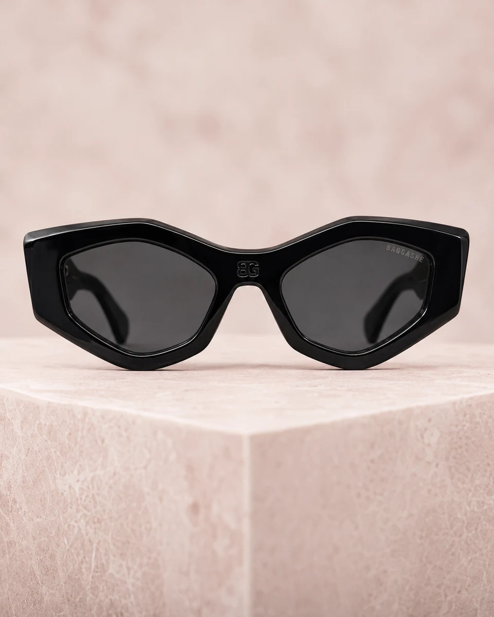Baggashe Sunglasses Black view 1