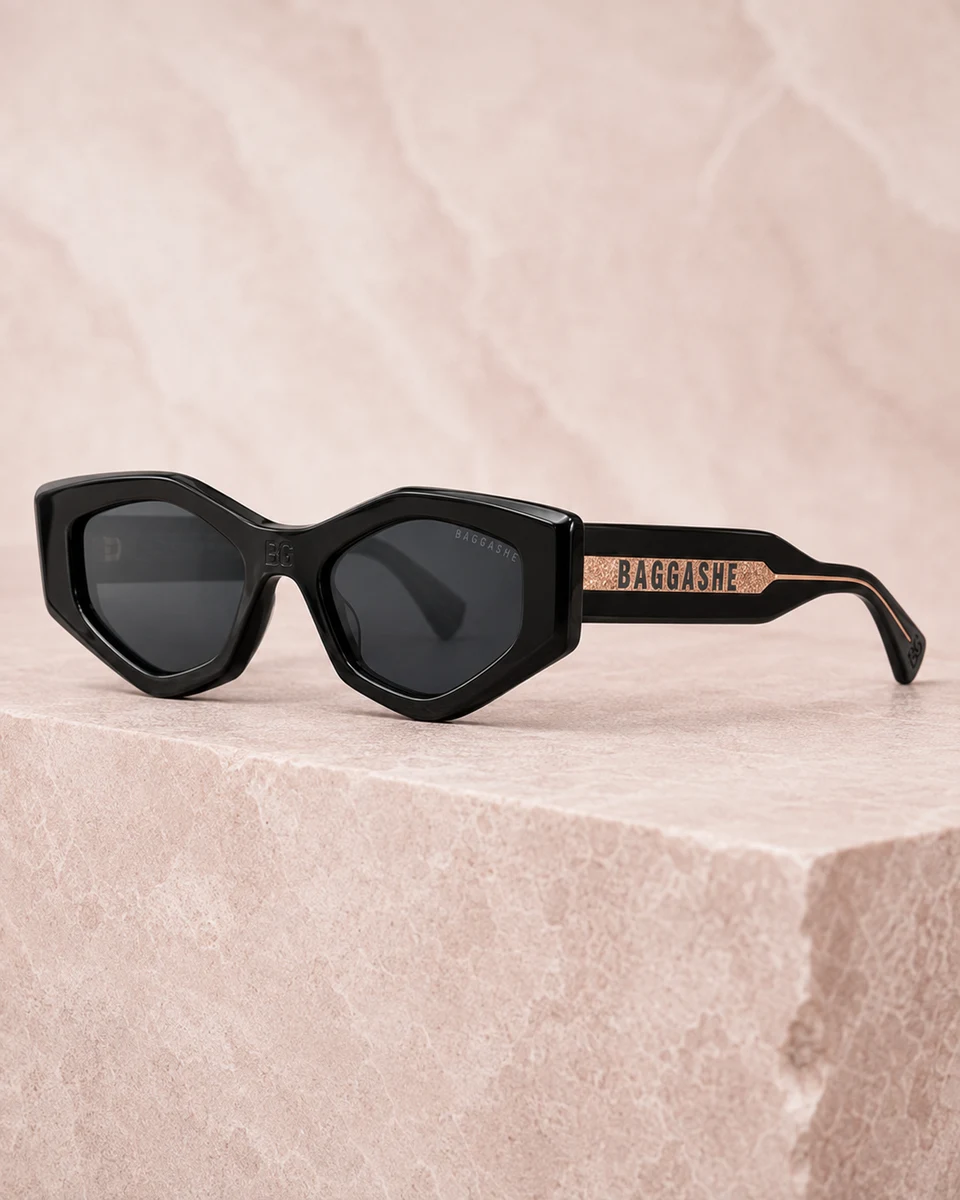 Baggashe Sunglasses Black view 2